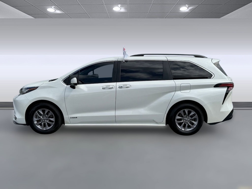 Certified 2021 Toyota Sienna XLE Van
