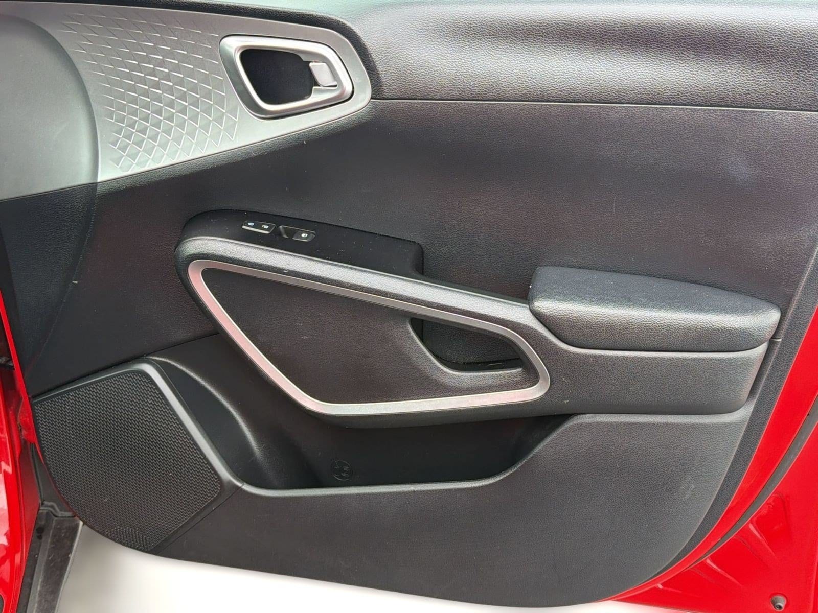 2025 Kia Soul LX - Photo 34
