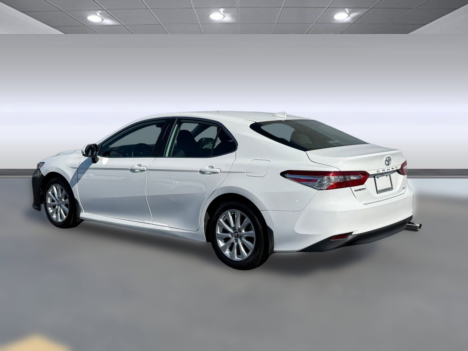 2019 Toyota Camry LE photo 3