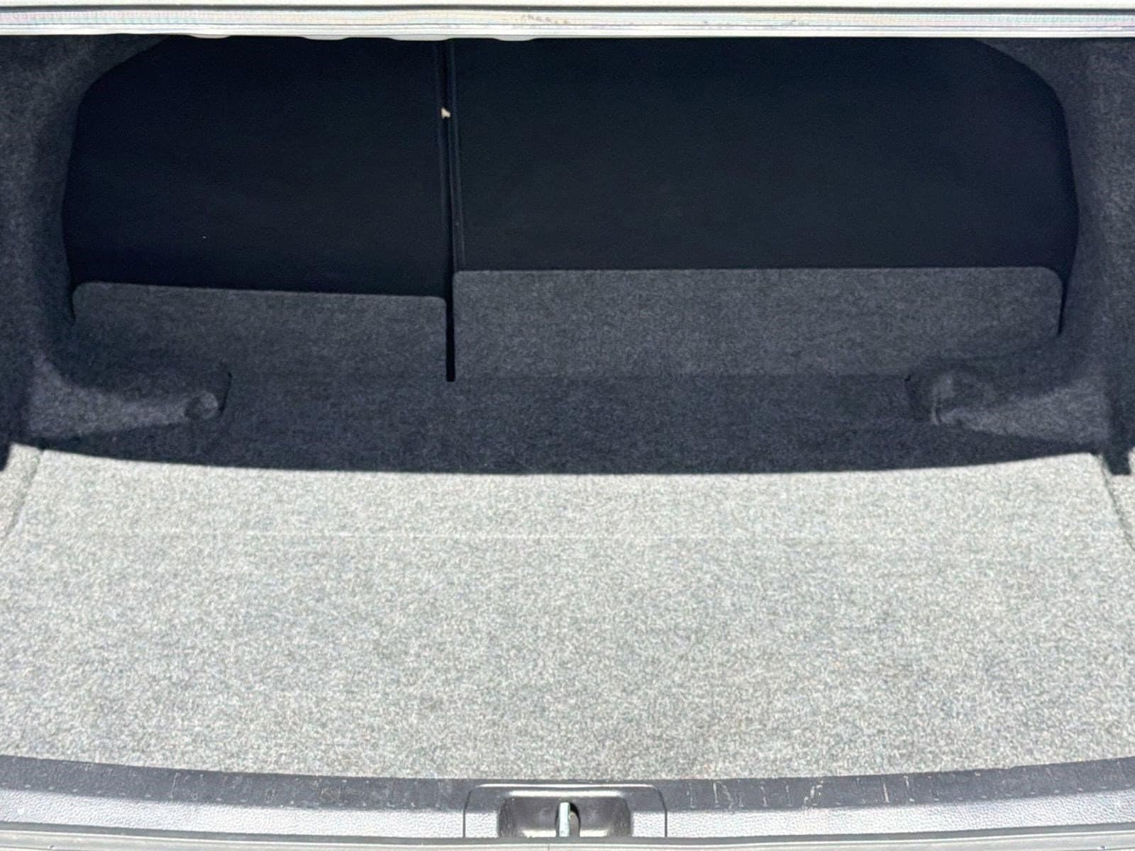 2025 Toyota Corolla LE - Photo 28