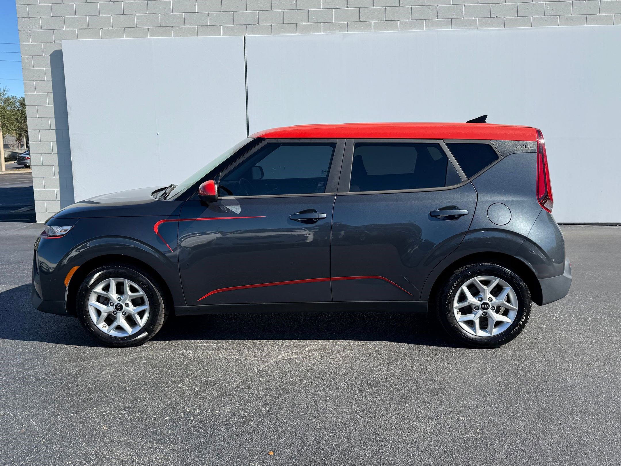 2020 Kia Soul S photo 2
