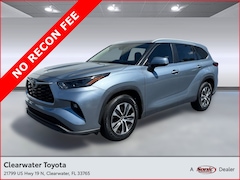 Used 2023 Toyota Highlander XLE (XLE FWD (Natl)) SUV for sale in Fort Myers