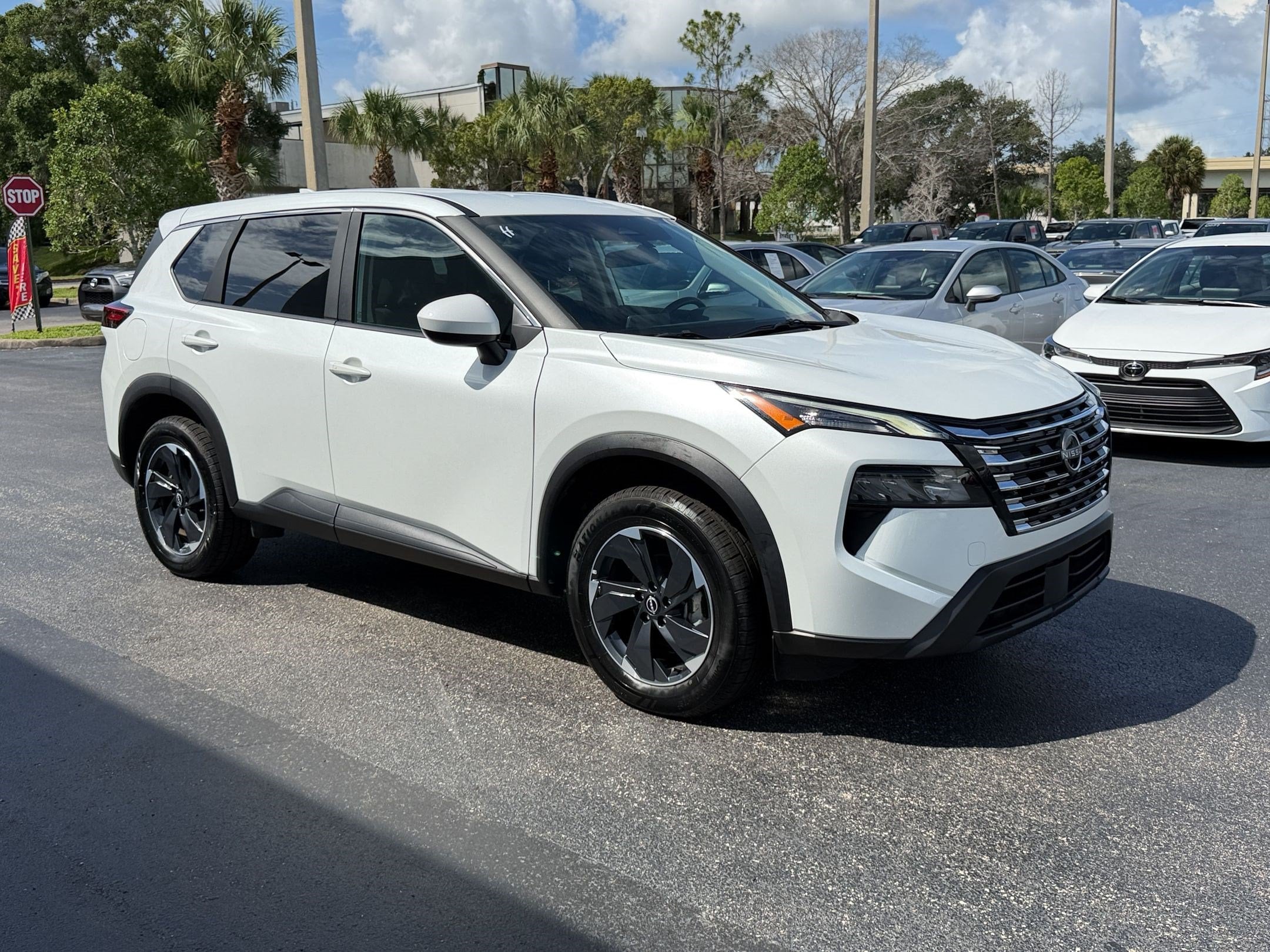 2025 Nissan Rogue SV - Photo 7