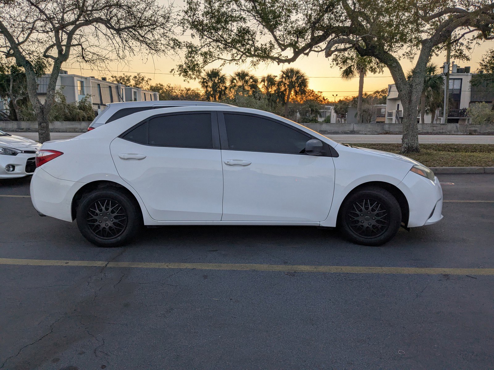 Toyota Corolla S 2014: Perpaduan Keandalan dan Gaya yang Tak Lekang Waktu