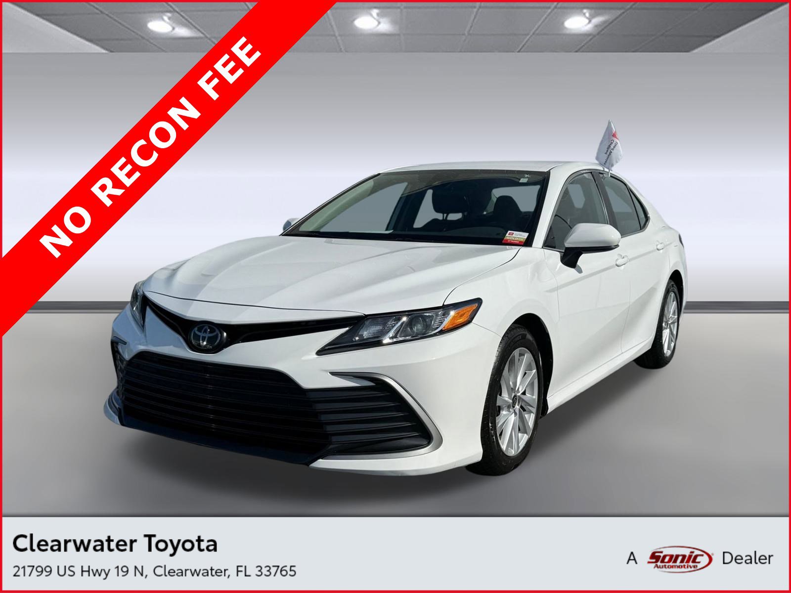 2023 Toyota Camry LE's photo