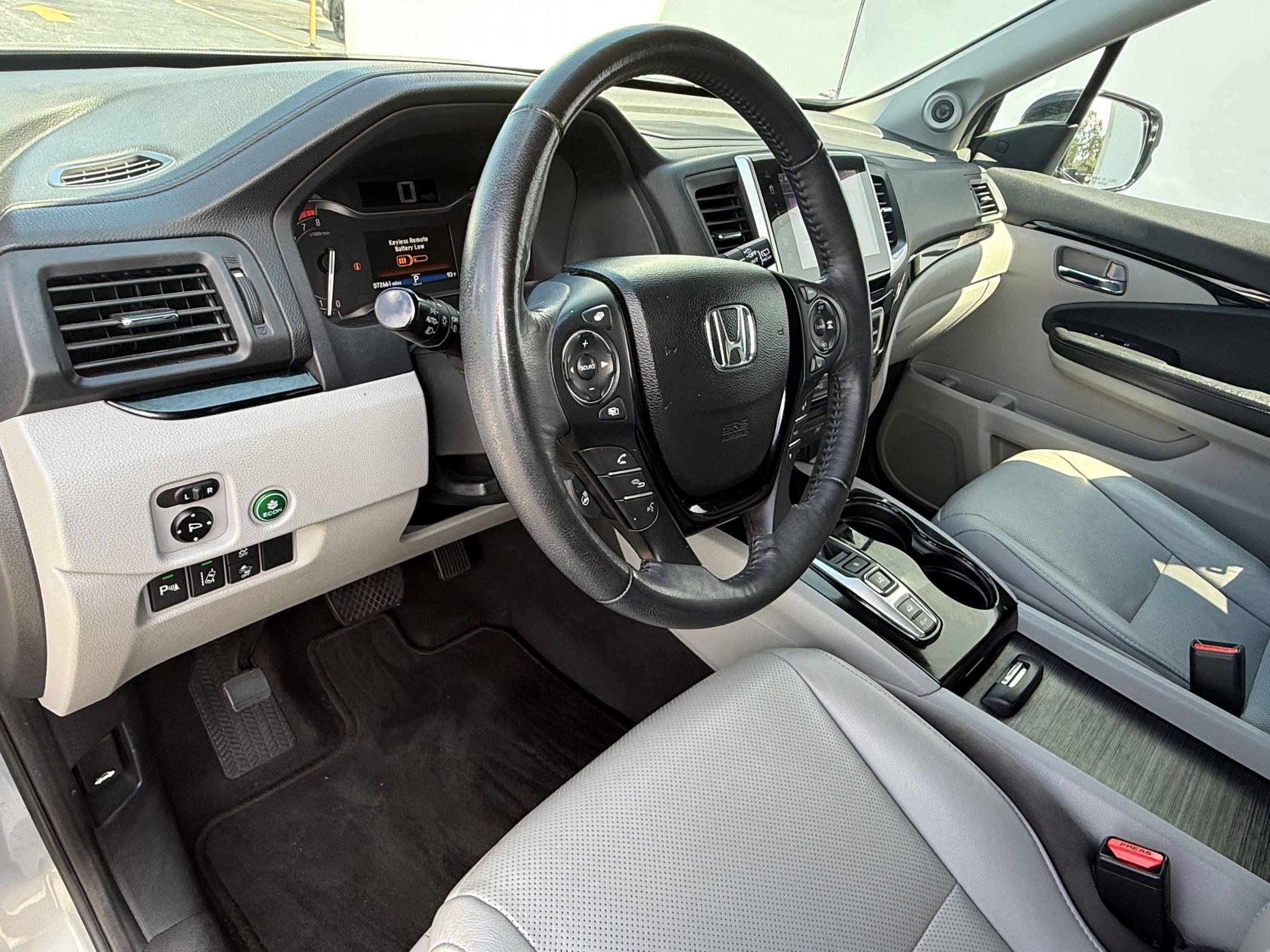 2017 Honda Pilot Elite photo 4