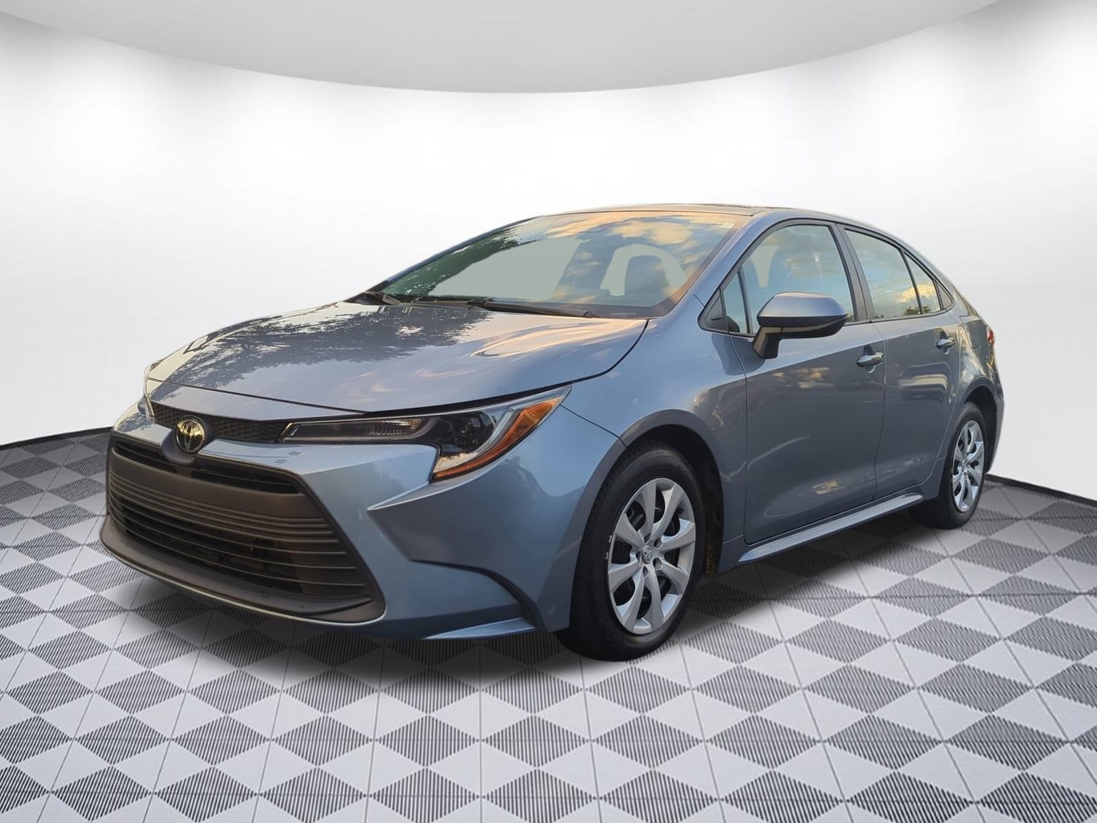 Used 2023 Toyota Corolla LE with VIN 5YFB4MDEXPP012697 for sale in Northfield, Minnesota