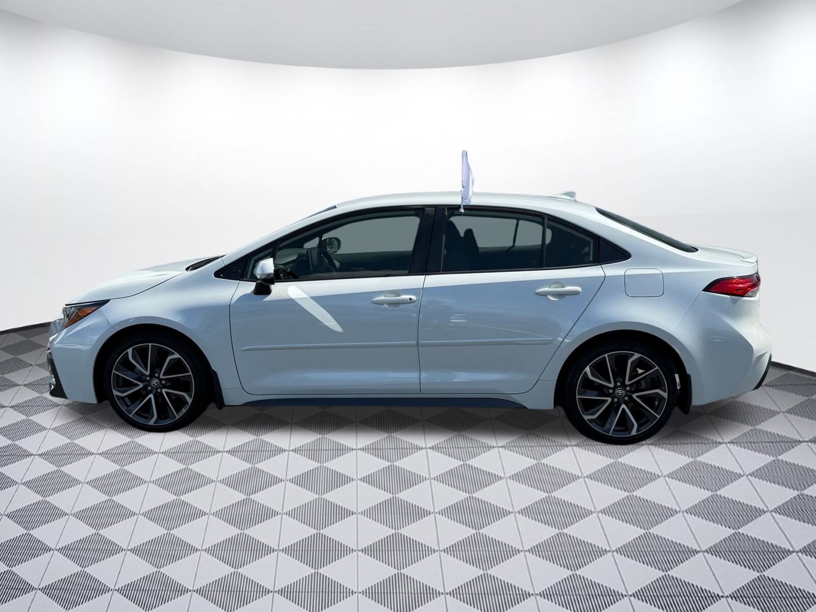 2021 Toyota Corolla SE photo 2