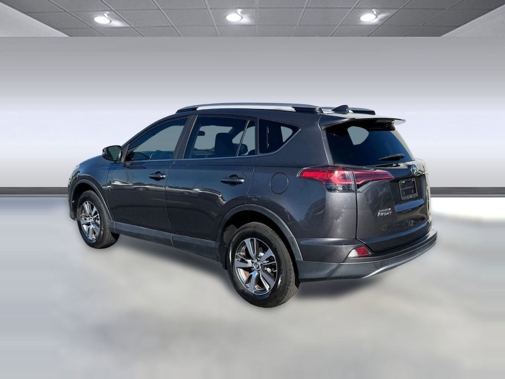 Used 2018 Toyota RAV4 XLE (XLE FWD (Natl)) SUV