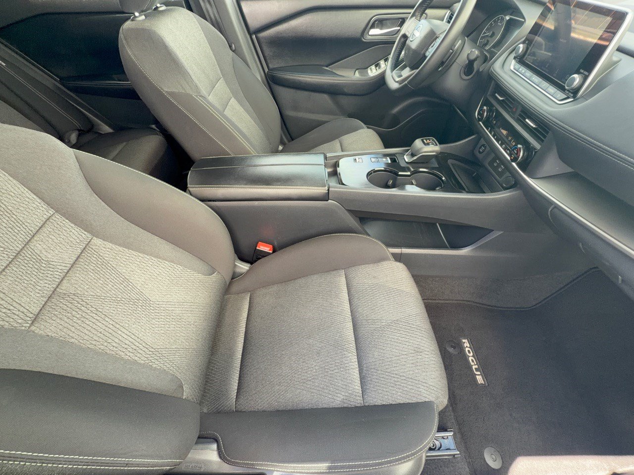 2025 Nissan Rogue SV - Photo 29