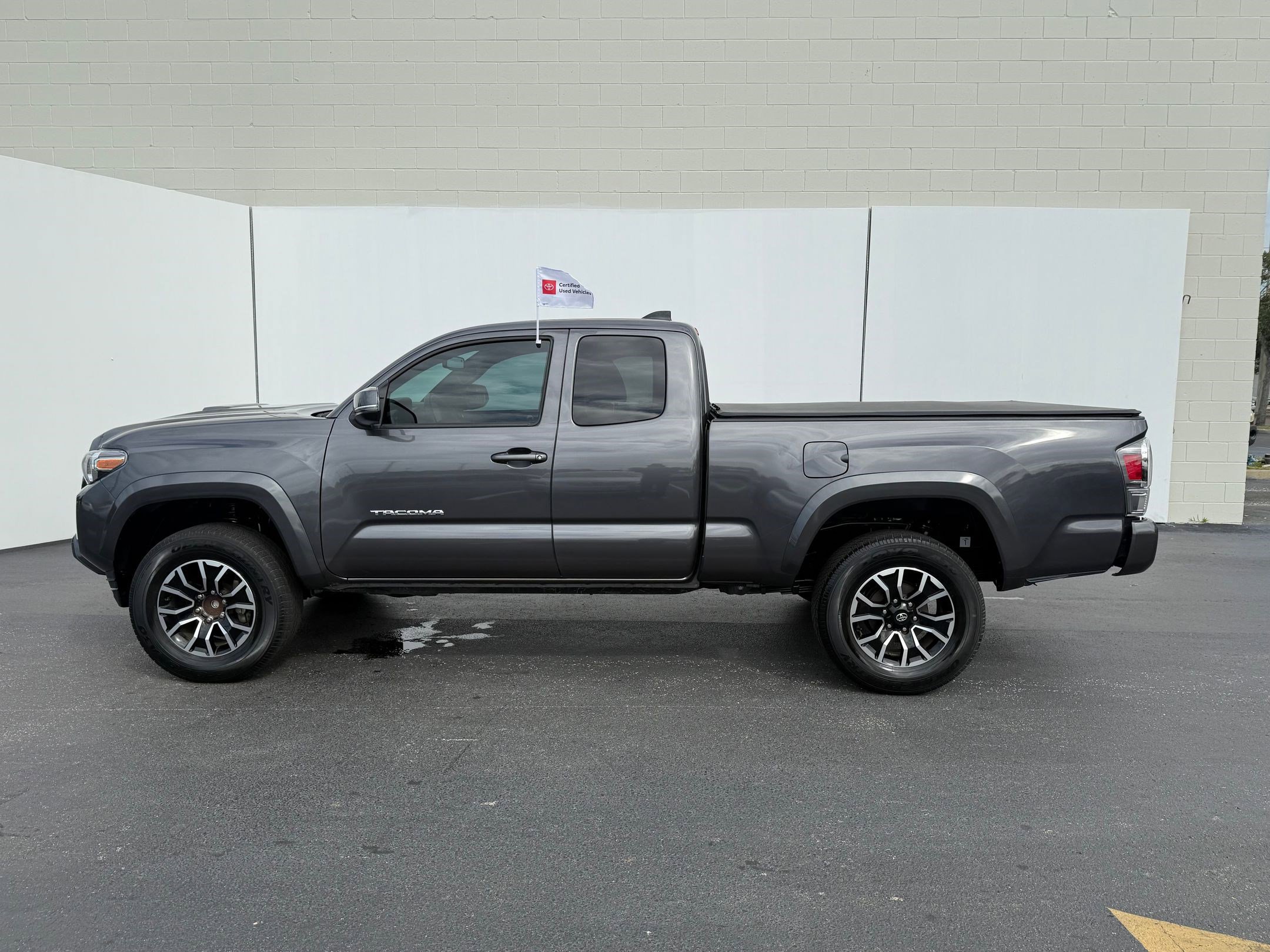 2022 Toyota Tacoma TRD Sport Access Cab V6 photo 2