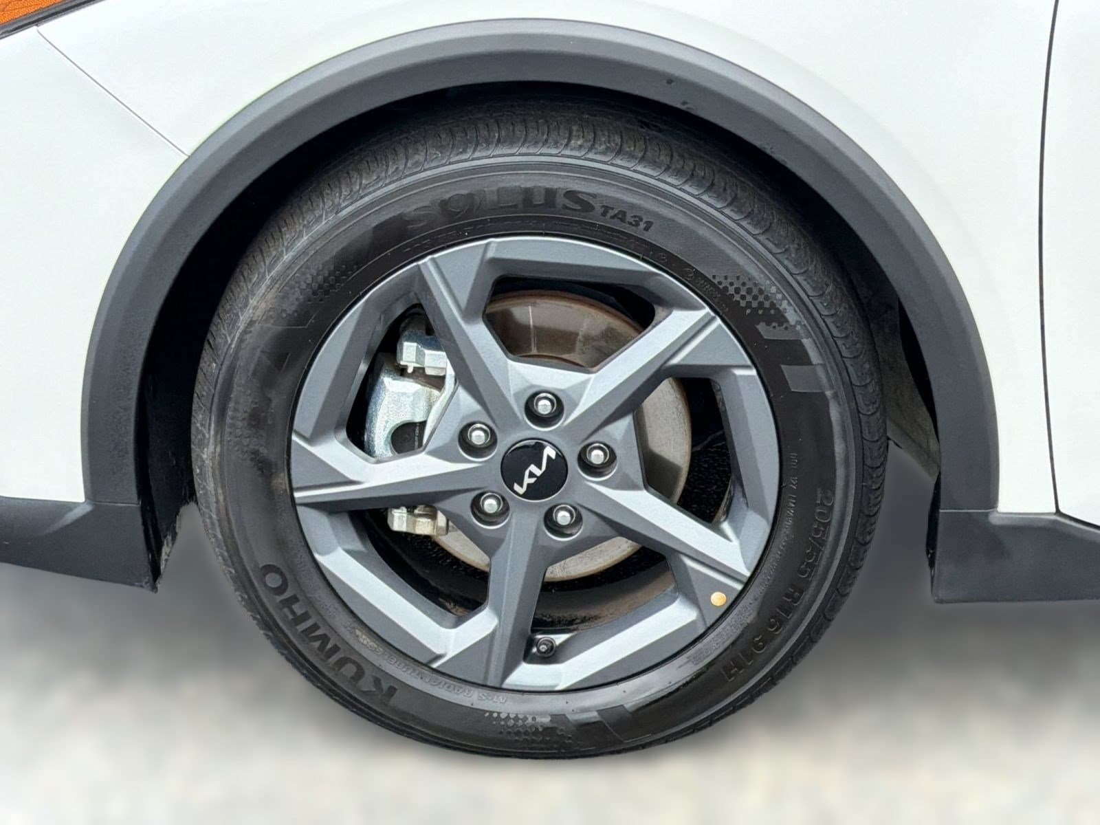 2025 Kia K4 LXS - Photo 13