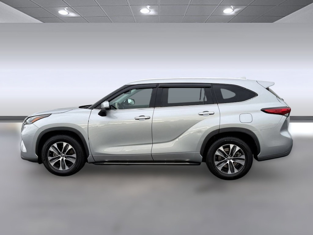 Used 2021 Toyota Highlander Highlander XLE (XLE FWD (SE)) SUV