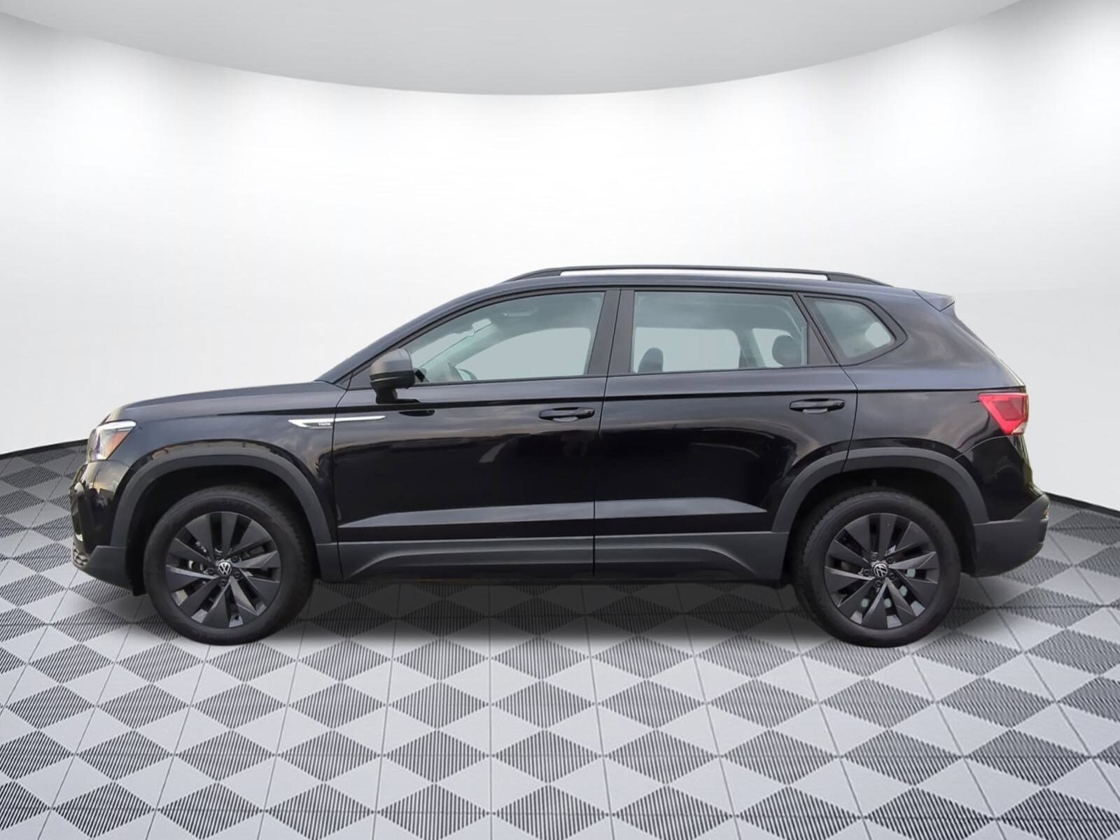 2024 Volkswagen Taos S photo 2