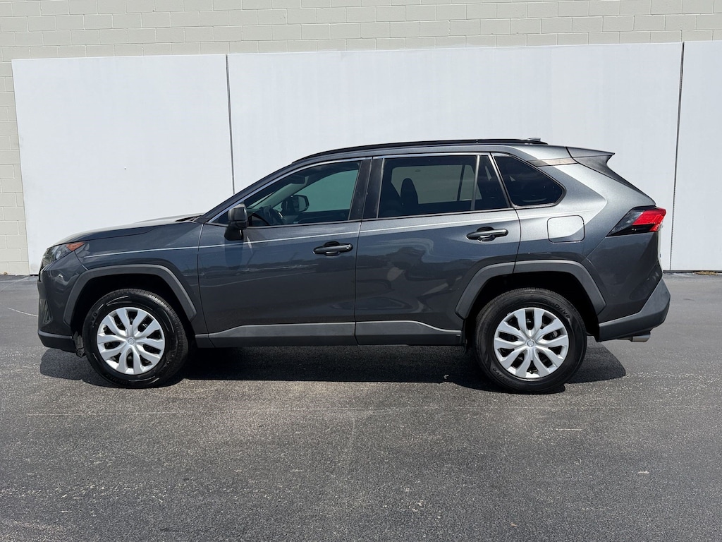 Used 2020 Toyota RAV4 RAV4 LE (LE FWD (Natl)) SUV