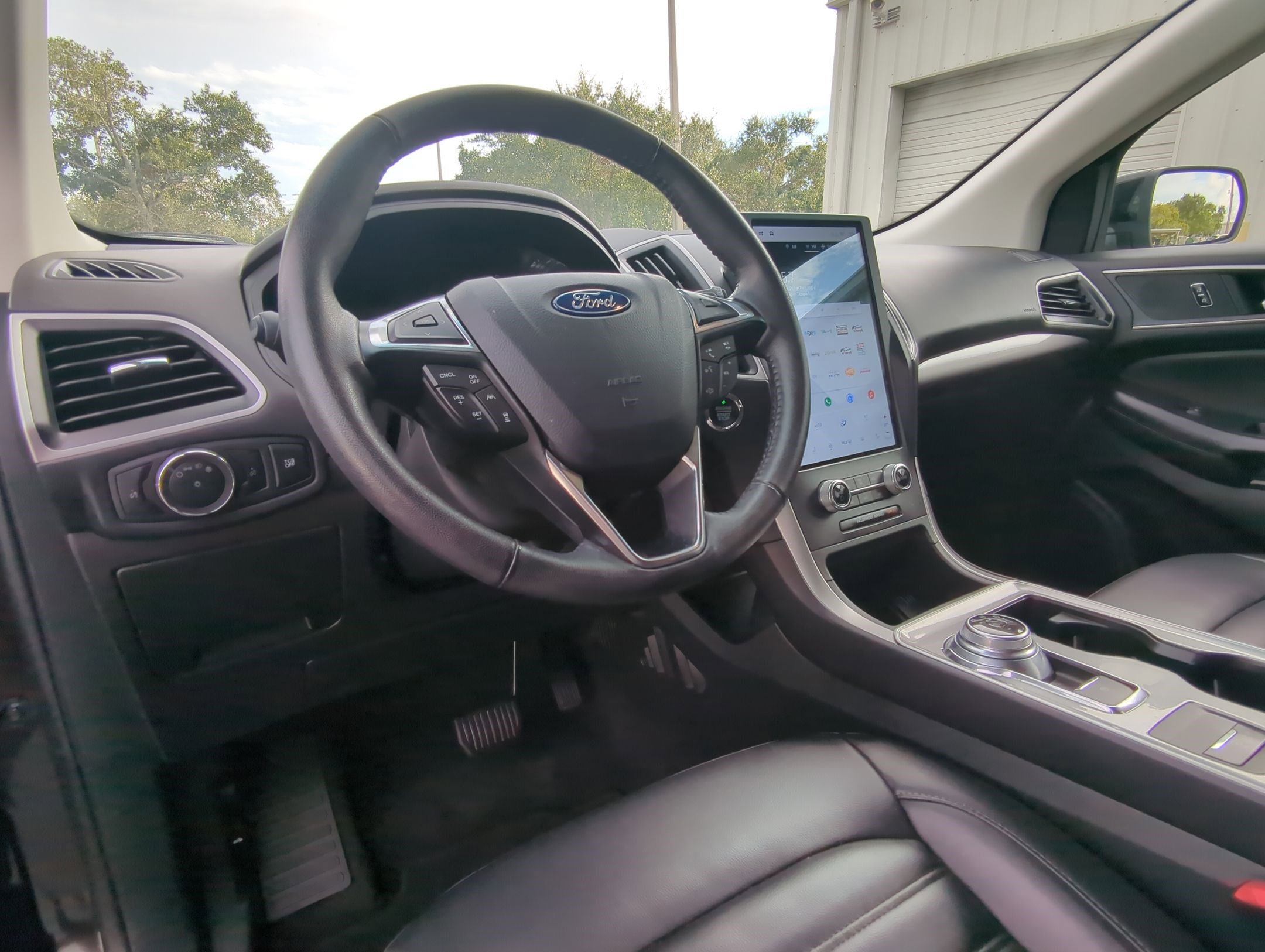 2024 Ford Edge SEL photo 3