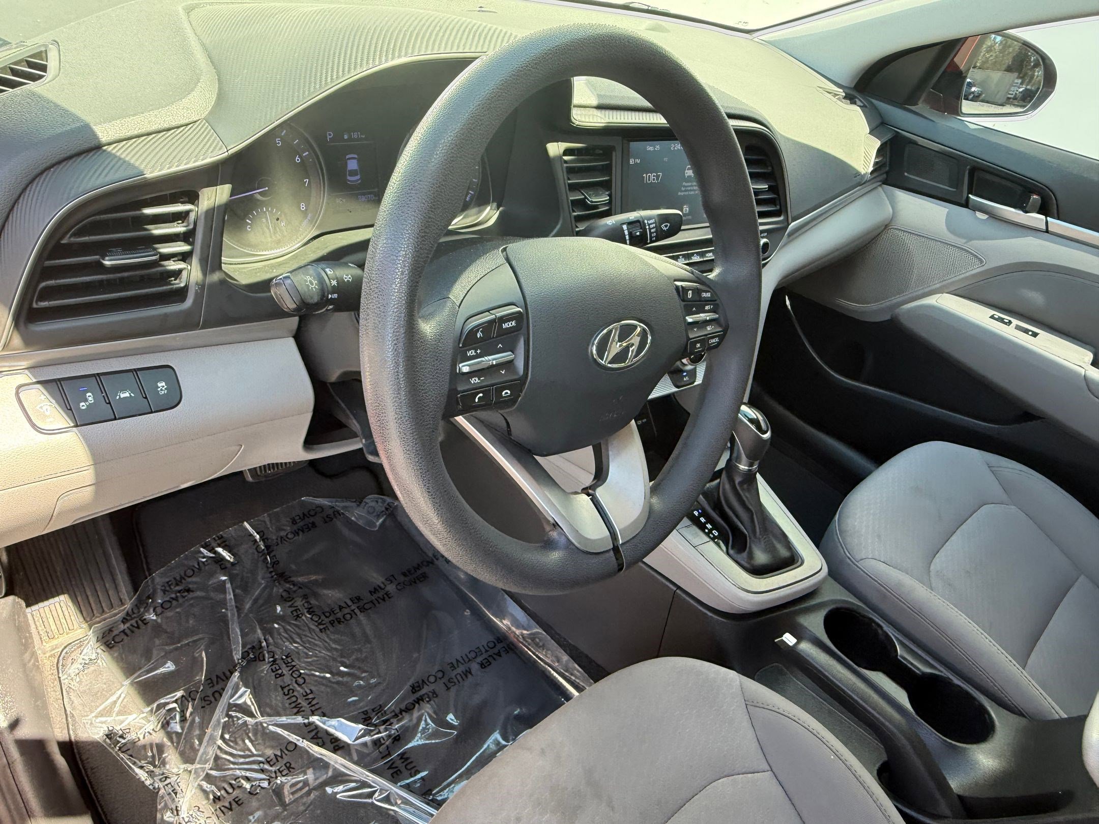 2019 Hyundai Elantra SEL photo 4