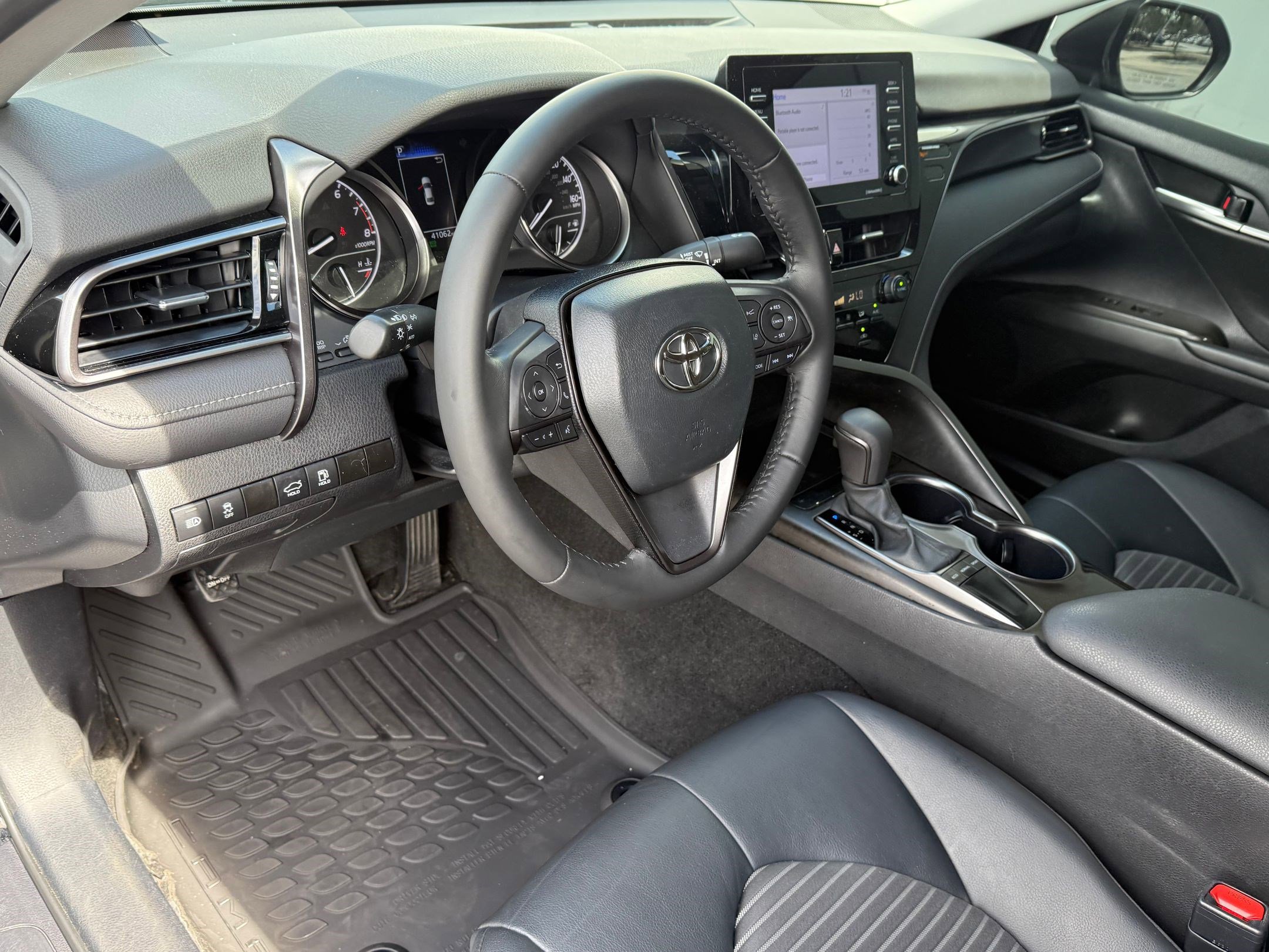 2024 Toyota Camry SE photo 4