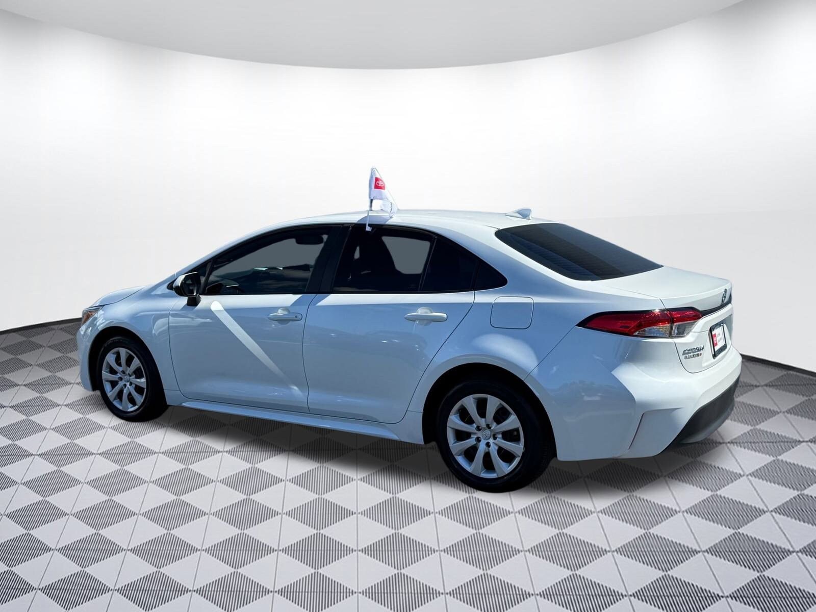2023 Toyota Corolla LE photo 3