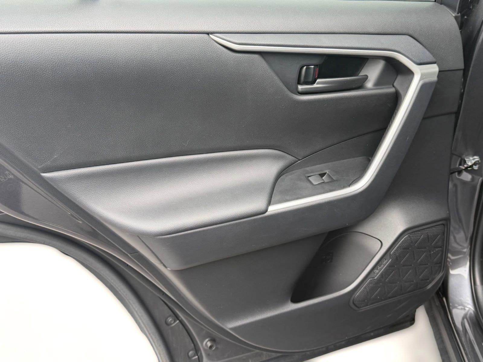 2025 Toyota RAV4 LE - Photo 27