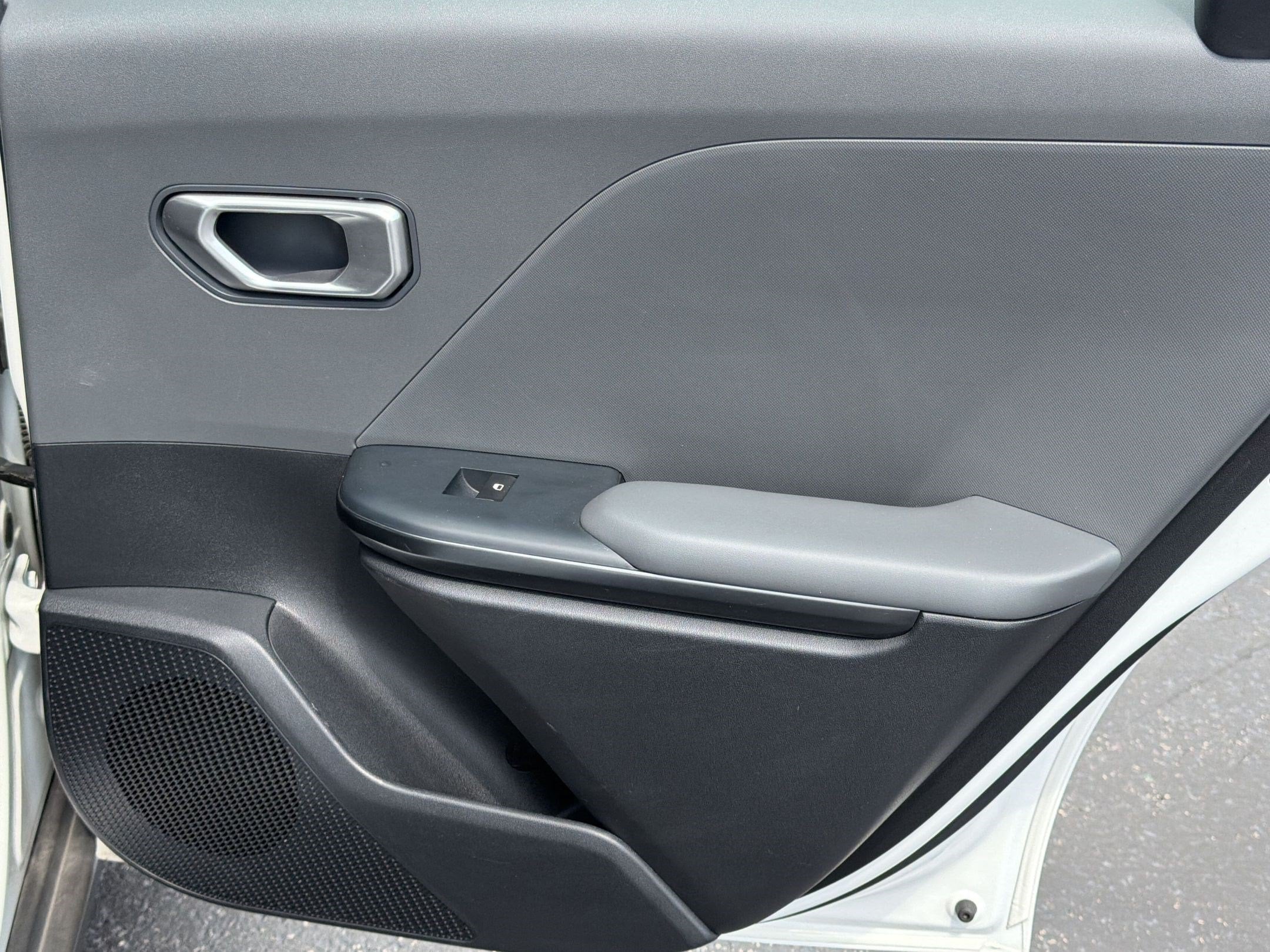 2025 Kia K4 LXS - Photo 31