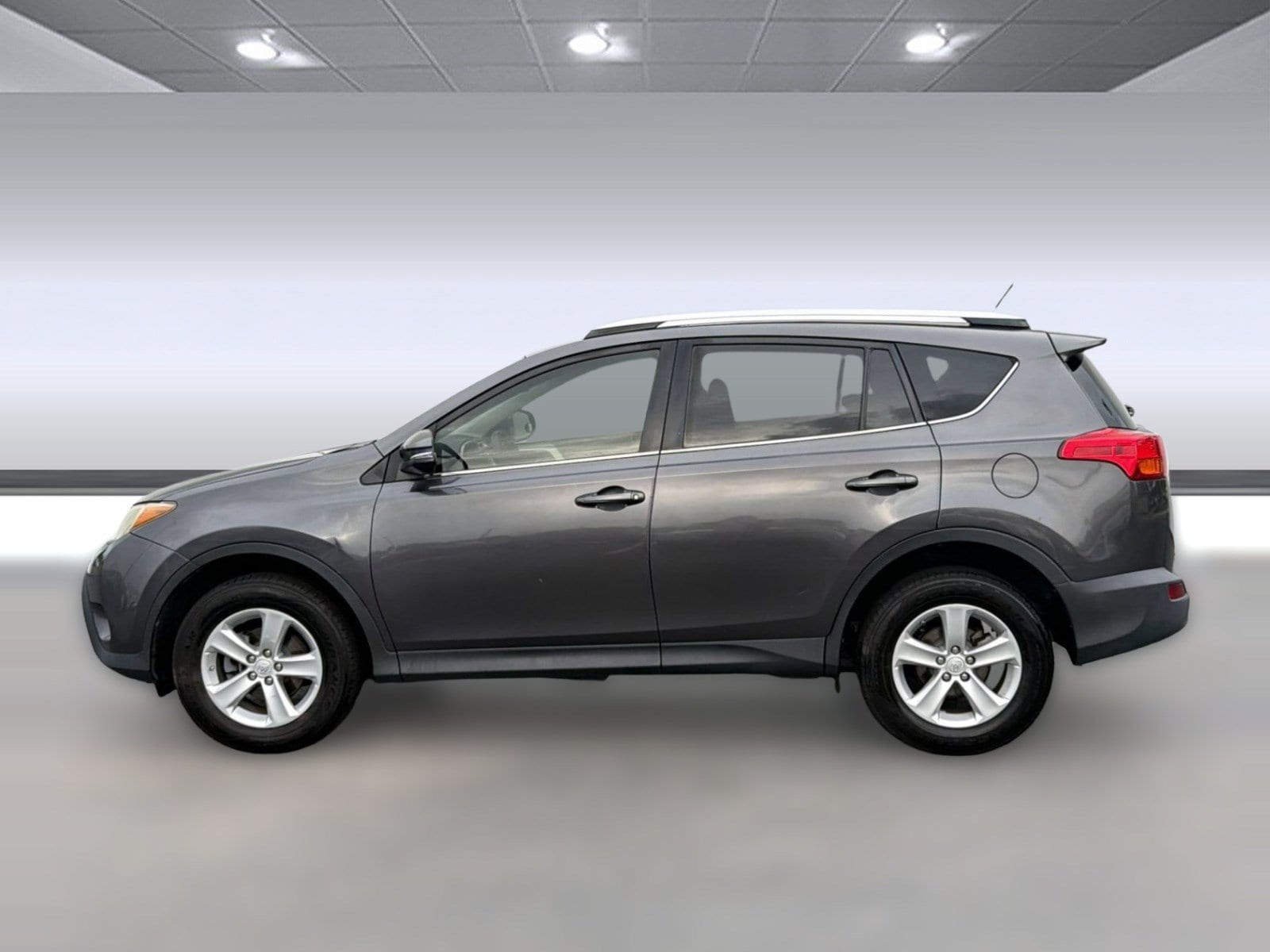 Used 2014 Toyota RAV4 XLE with VIN JTMWFREV0EJ014497 for sale in Clearwater, FL