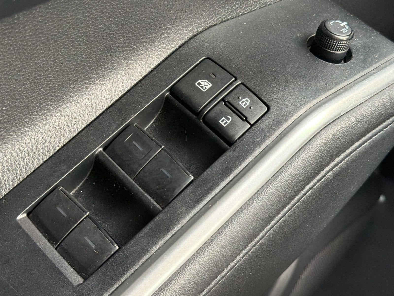 2025 Toyota Highlander LE - Photo 26