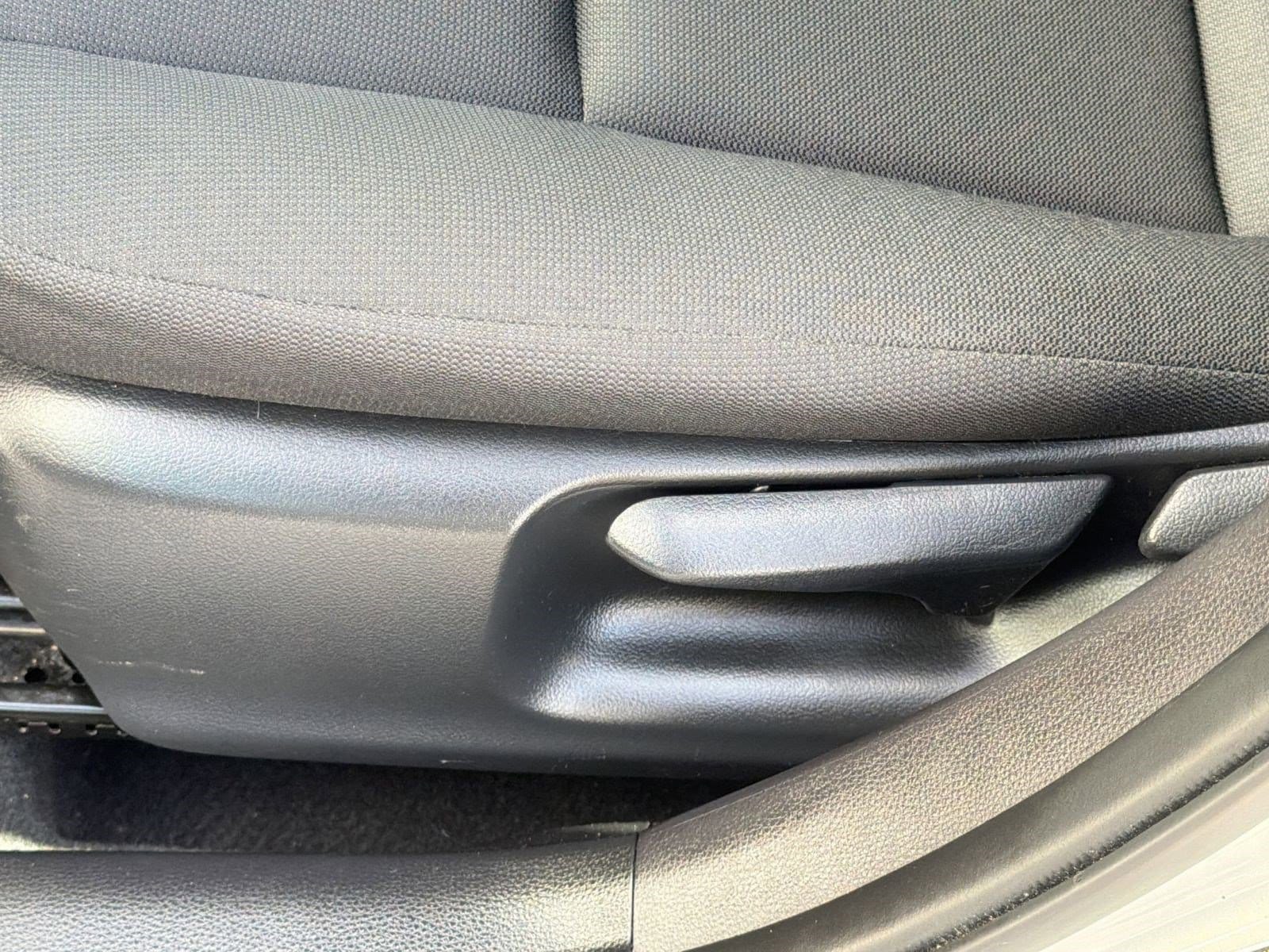 2025 Toyota Corolla LE - Photo 14