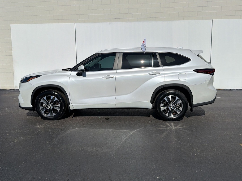 Certified 2025 Toyota Highlander Highlander XLE (XLE FWD (Natl)) SUV