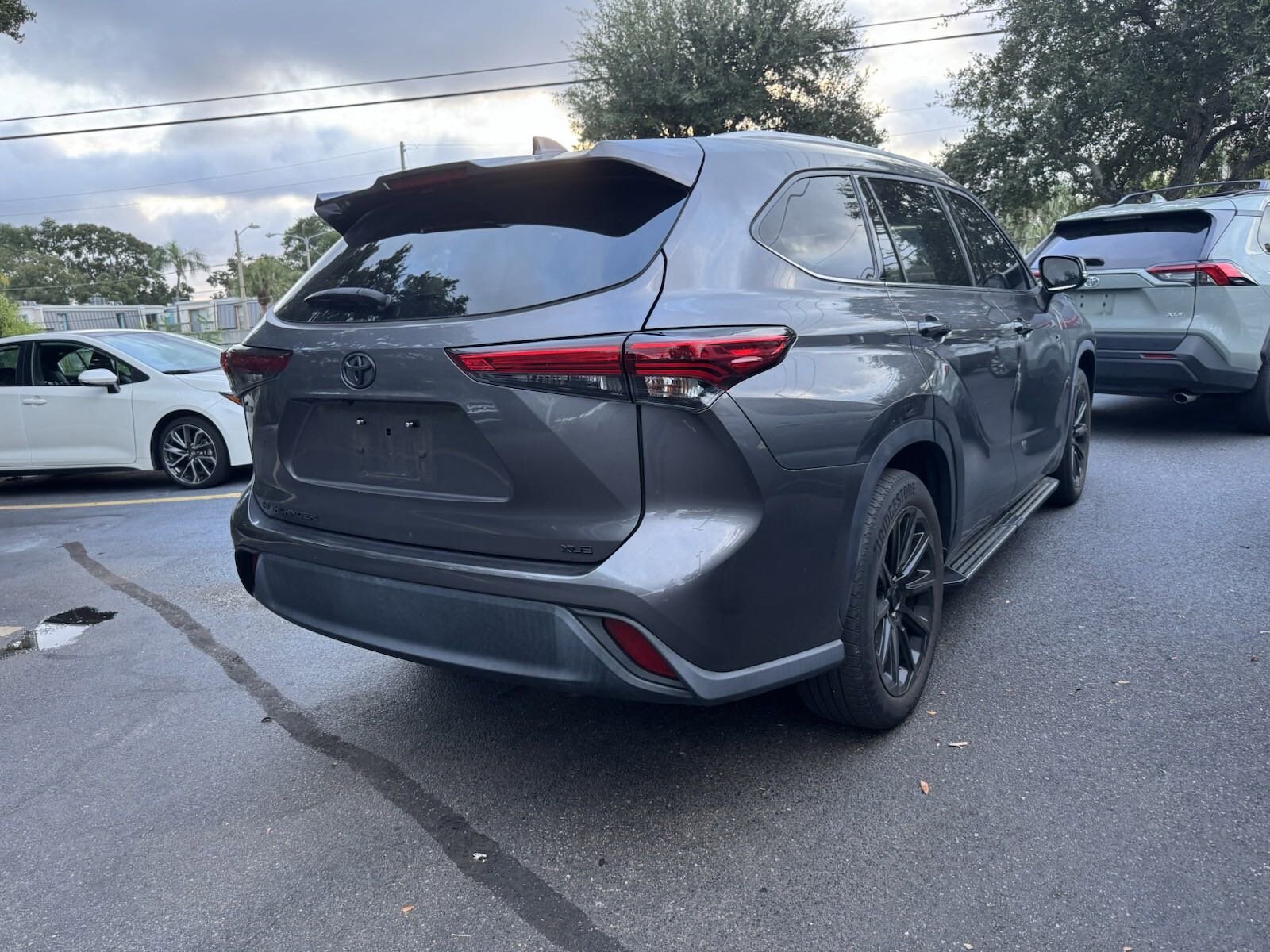 Used 2022 Toyota Highlander XLE with VIN 5TDGZRAH3NS541934 for sale in Clearwater, FL