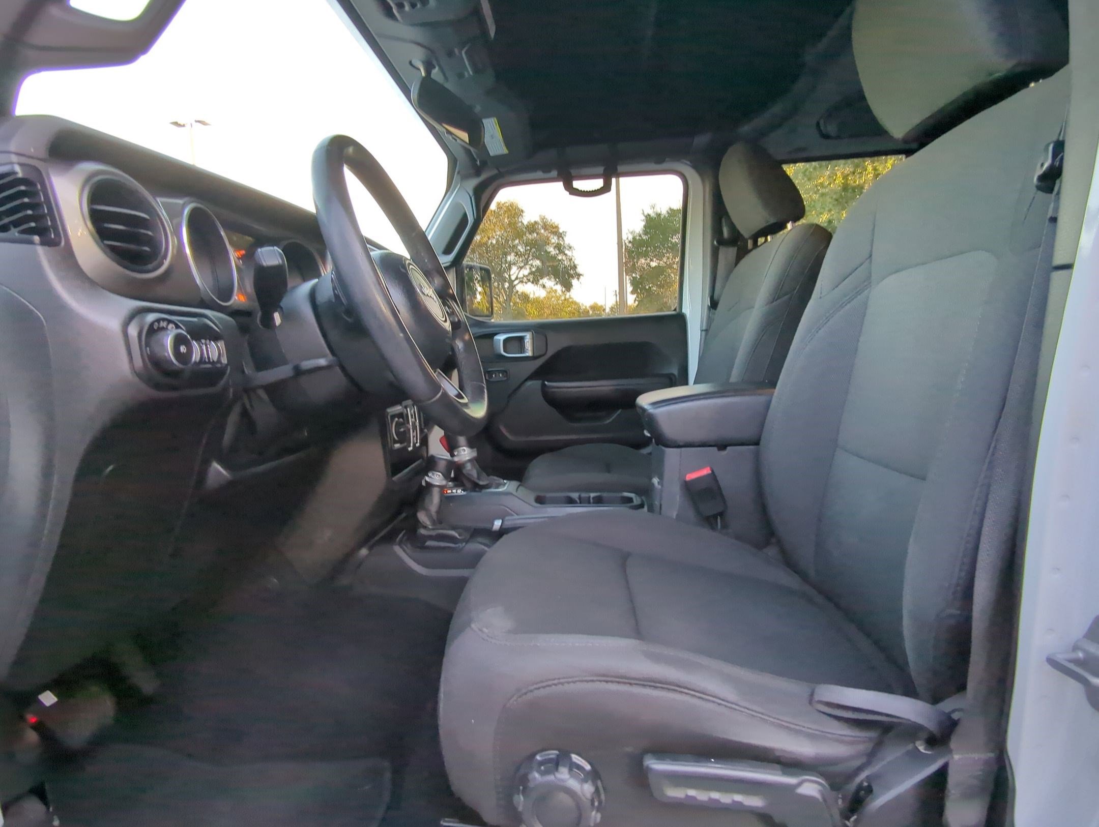 2019 Jeep Wrangler Sport S photo 4