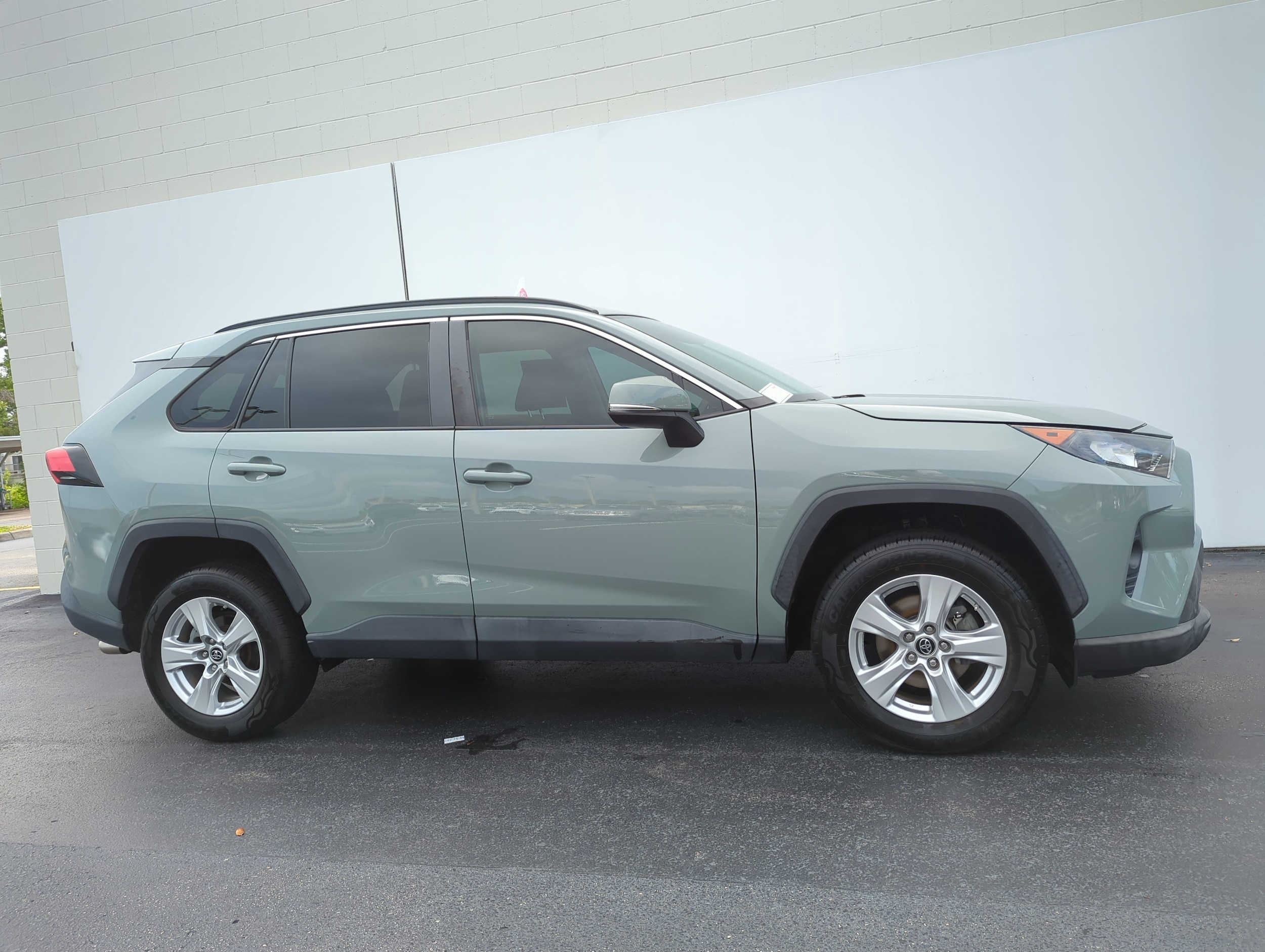 Certified 2019 Toyota RAV4 XLE with VIN 2T3W1RFV2KW031800 for sale in Clearwater, FL