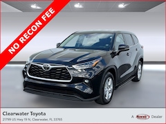 Used 2022 Toyota Highlander Highlander LE (LE FWD (Natl)) SUV for sale in Fort Myers