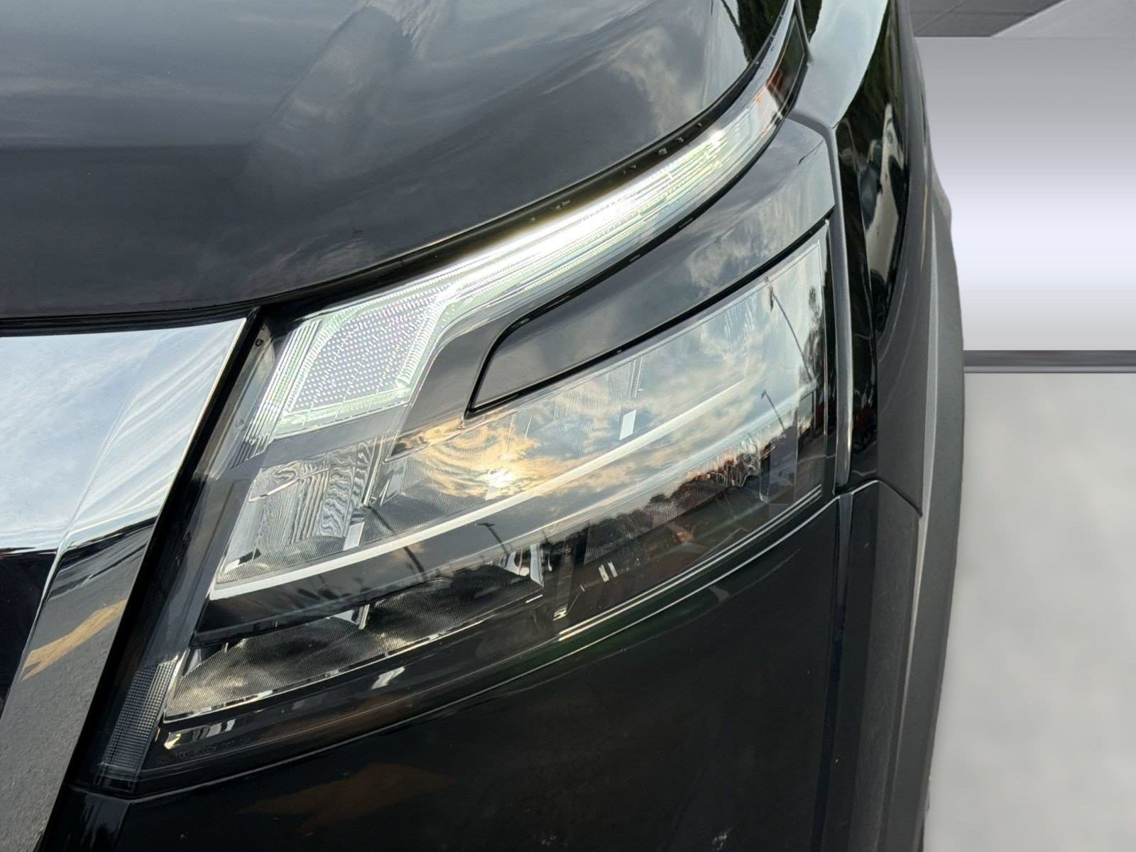2025 Nissan Pathfinder SV - Photo 12