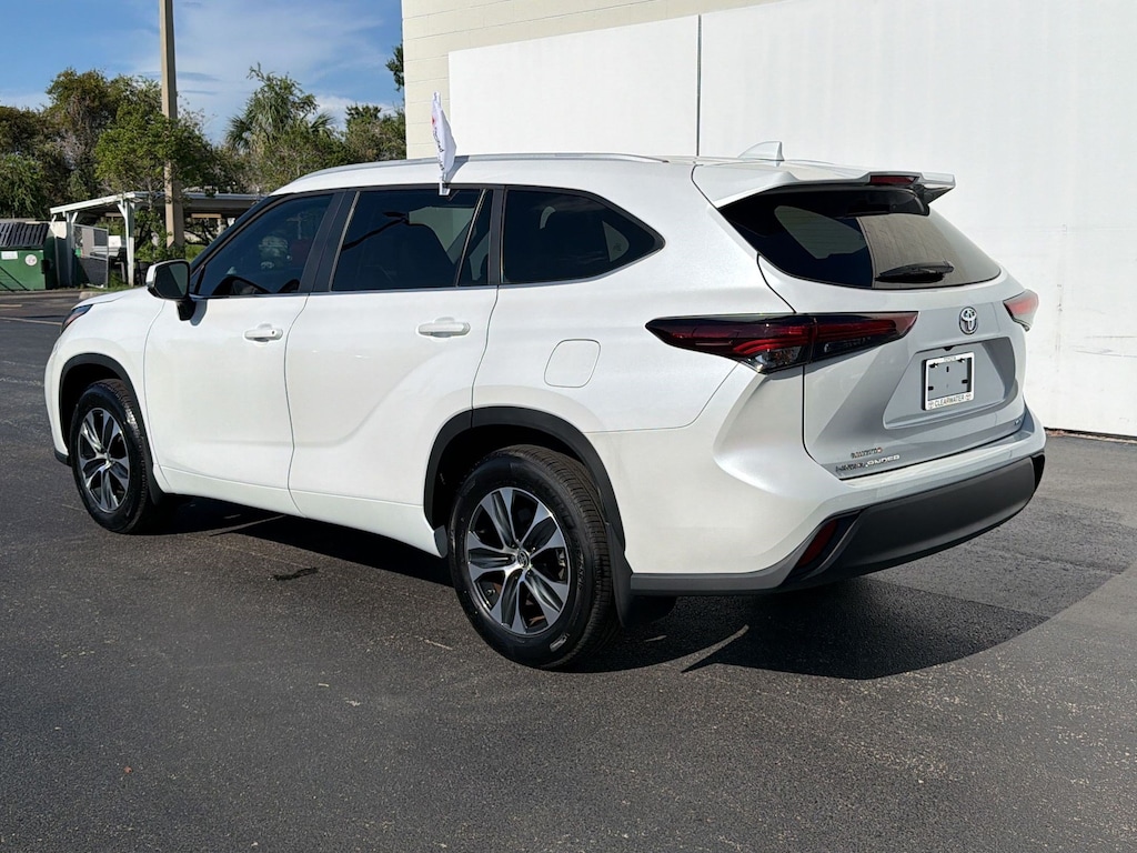 Certified 2025 Toyota Highlander Highlander XLE (XLE FWD (Natl)) SUV