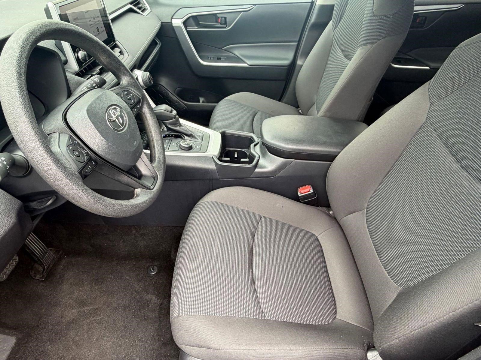 2025 Toyota RAV4 LE - Photo 5