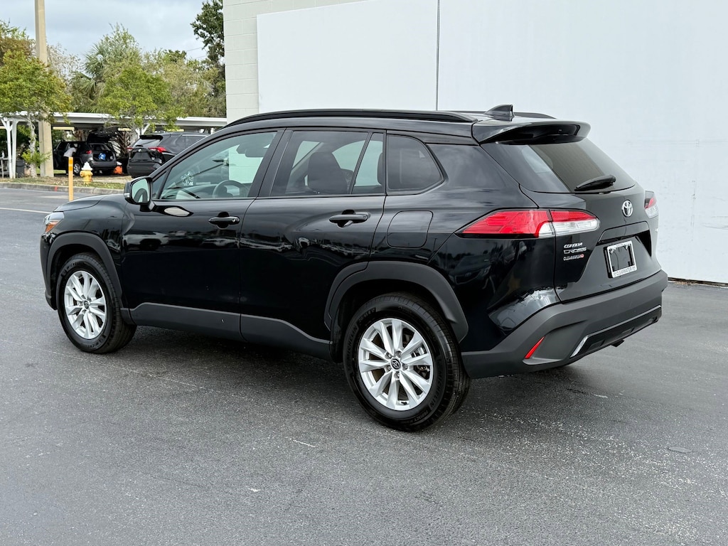 Used 2025 Toyota Corolla Cross LE SUV