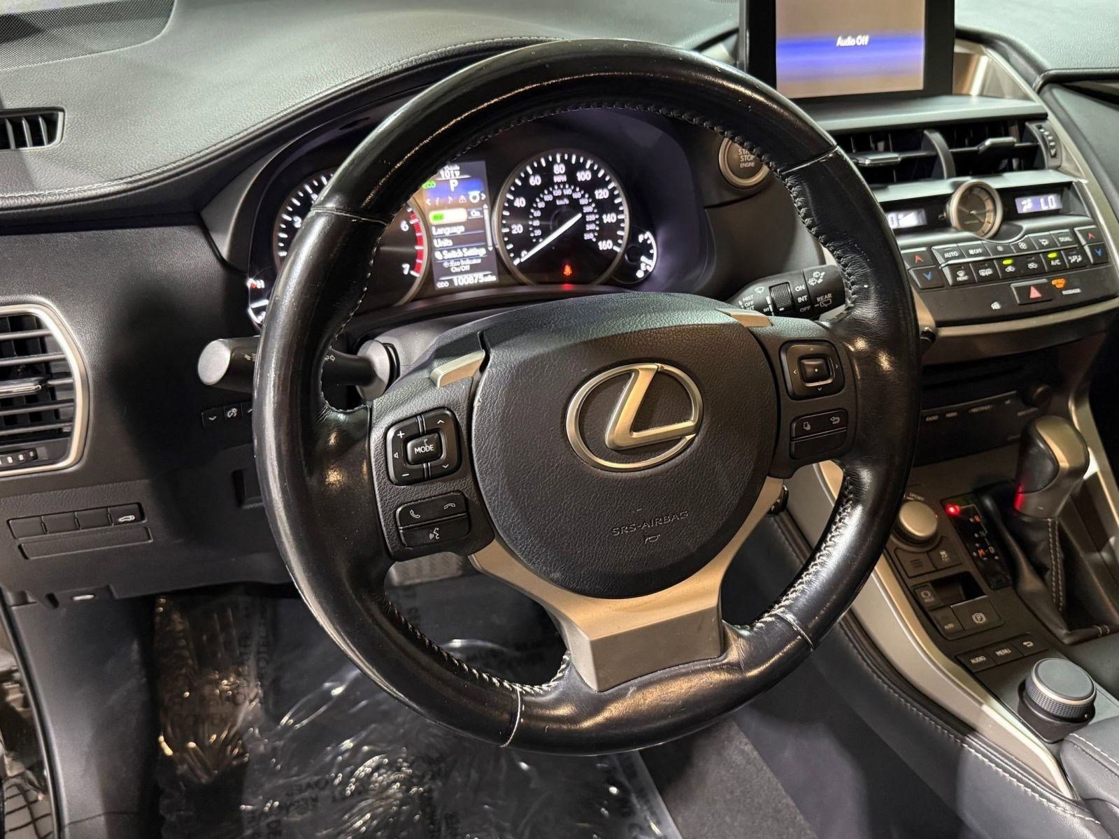 2017 Lexus NX 200t Luxury photo 3