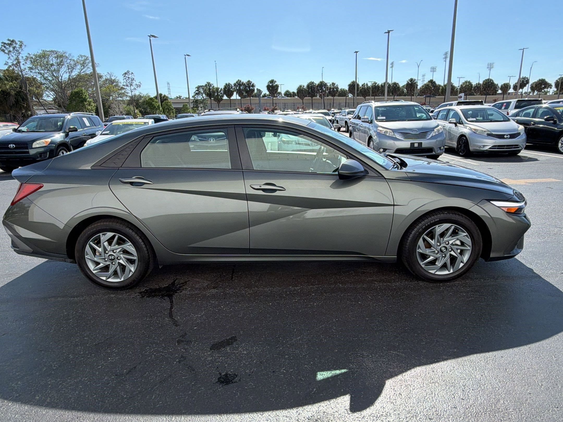 Elantra SEL (SEL IVT) Sedan