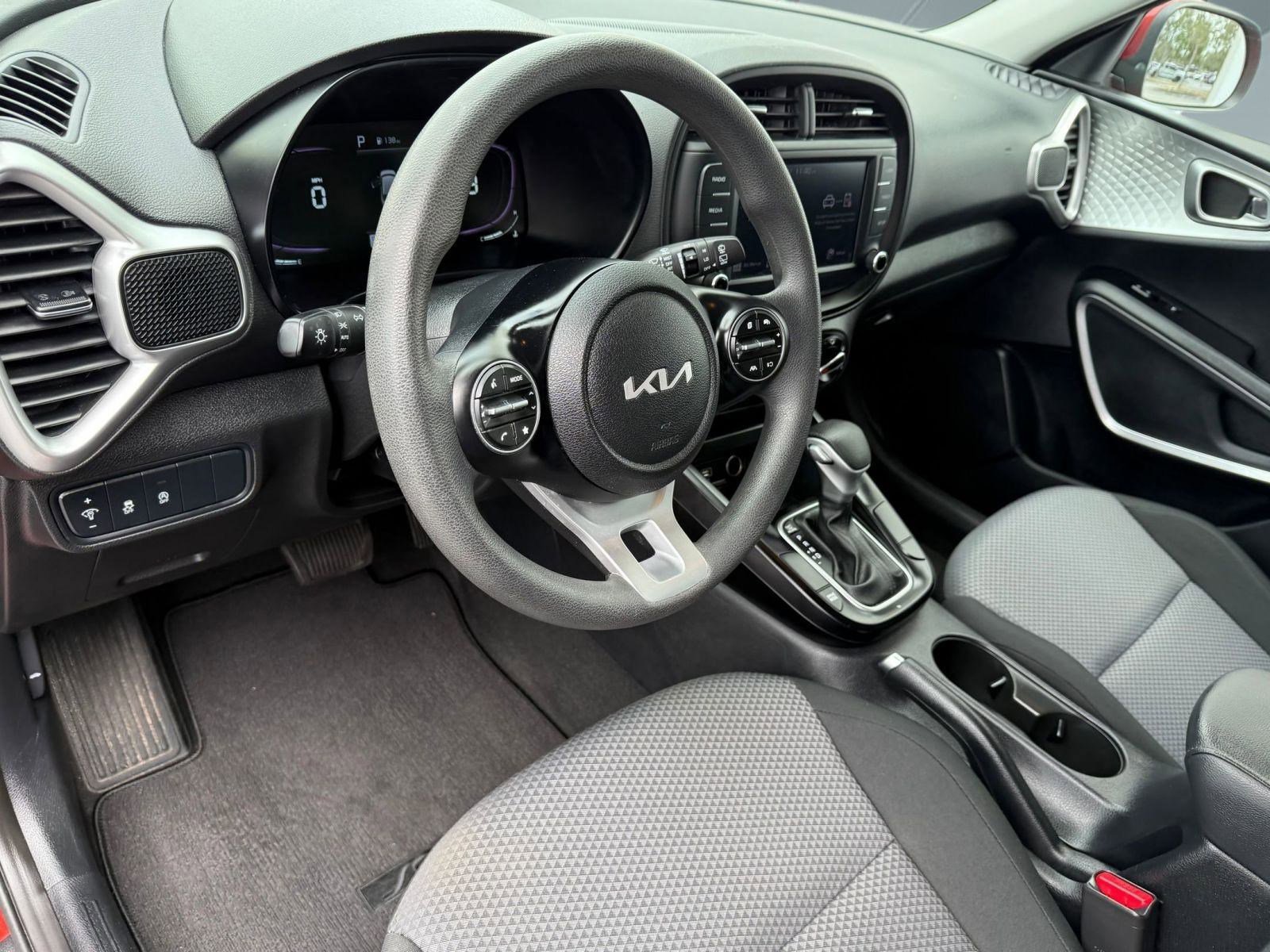 2023 Kia Soul LX photo 3