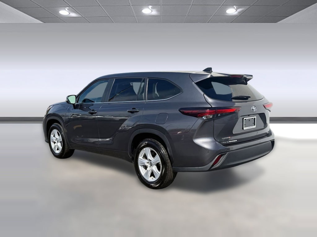 Used 2025 Toyota Highlander LE (LE FWD (Natl)) SUV