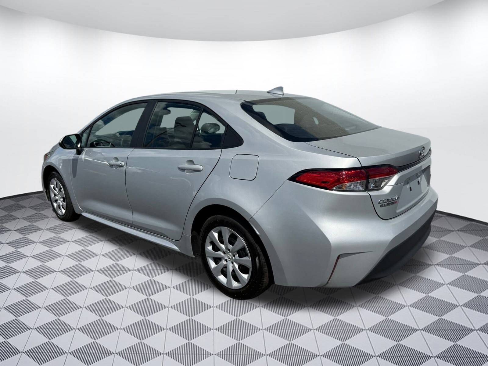 2024 Toyota Corolla LE photo 3