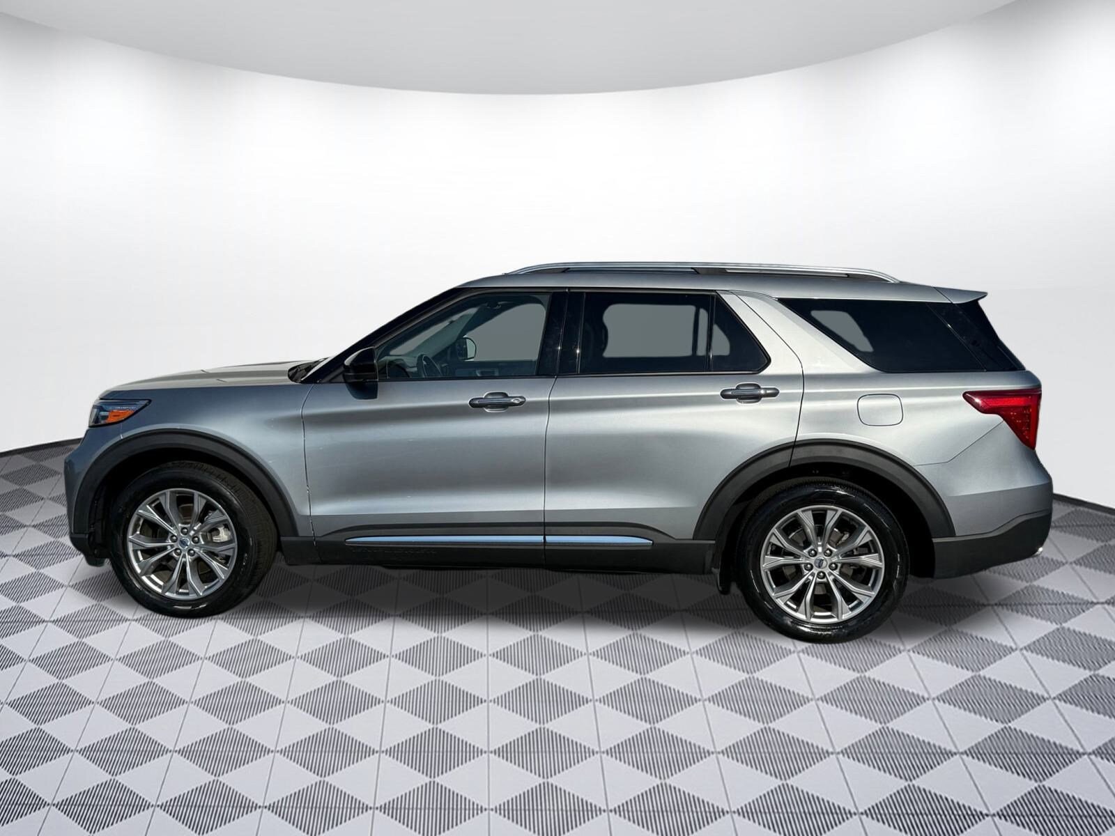 2023 Ford Explorer Limited photo 2