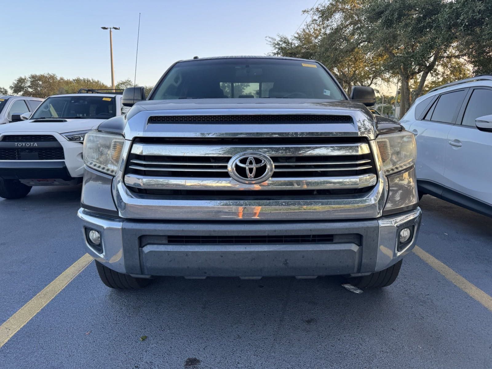 Used 2017 Toyota Tundra SR5 with VIN 5TFRW5F1XHX225418 for sale in Clearwater, FL