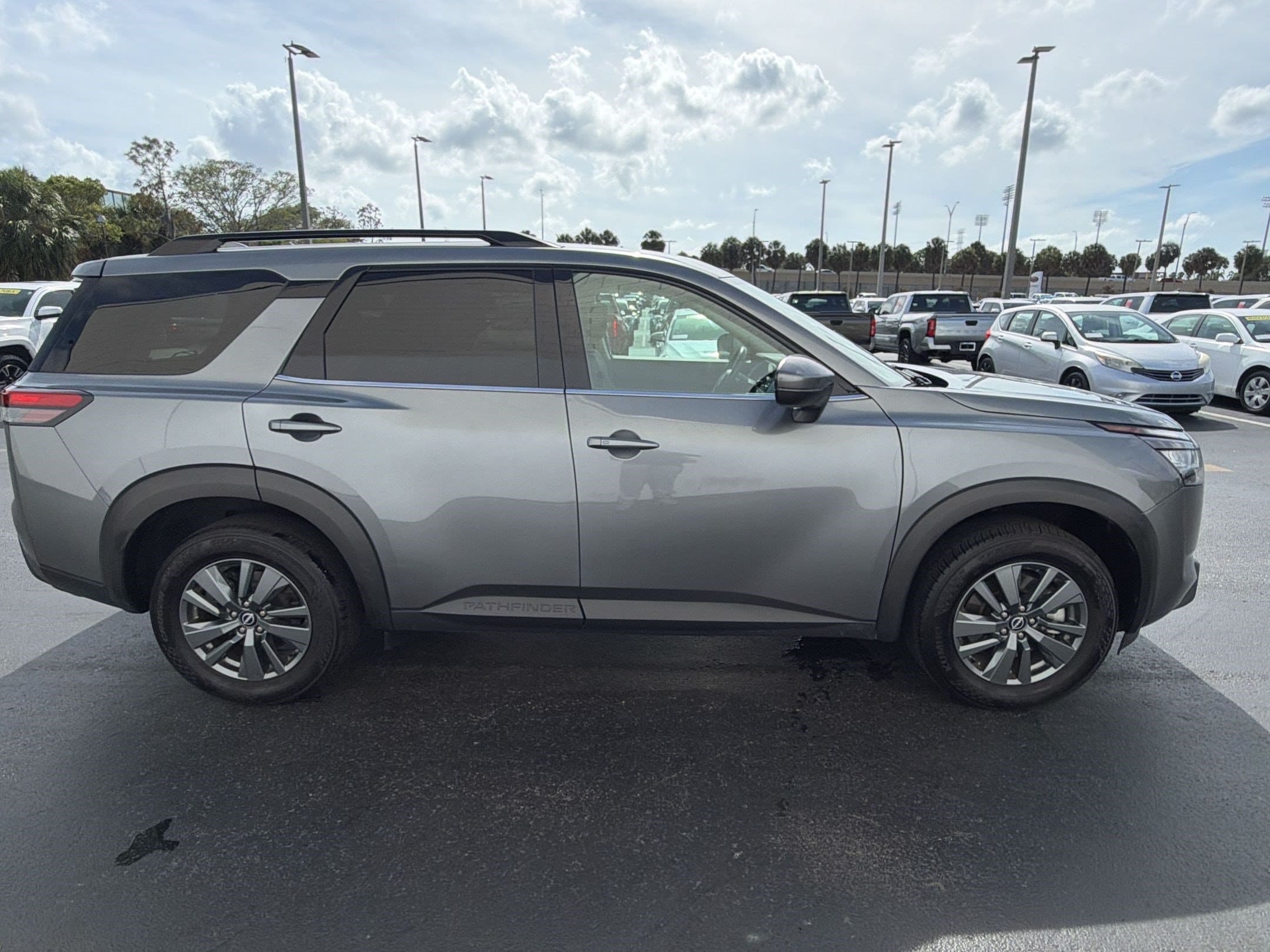 Pathfinder SV (SV 2WD) SUV