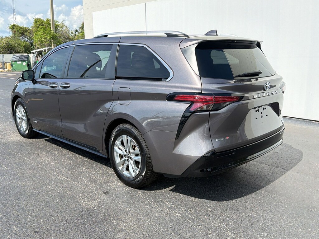 Certified 2021 Toyota Sienna Limited (Limited FWD 7-Passenger (Natl)) Van