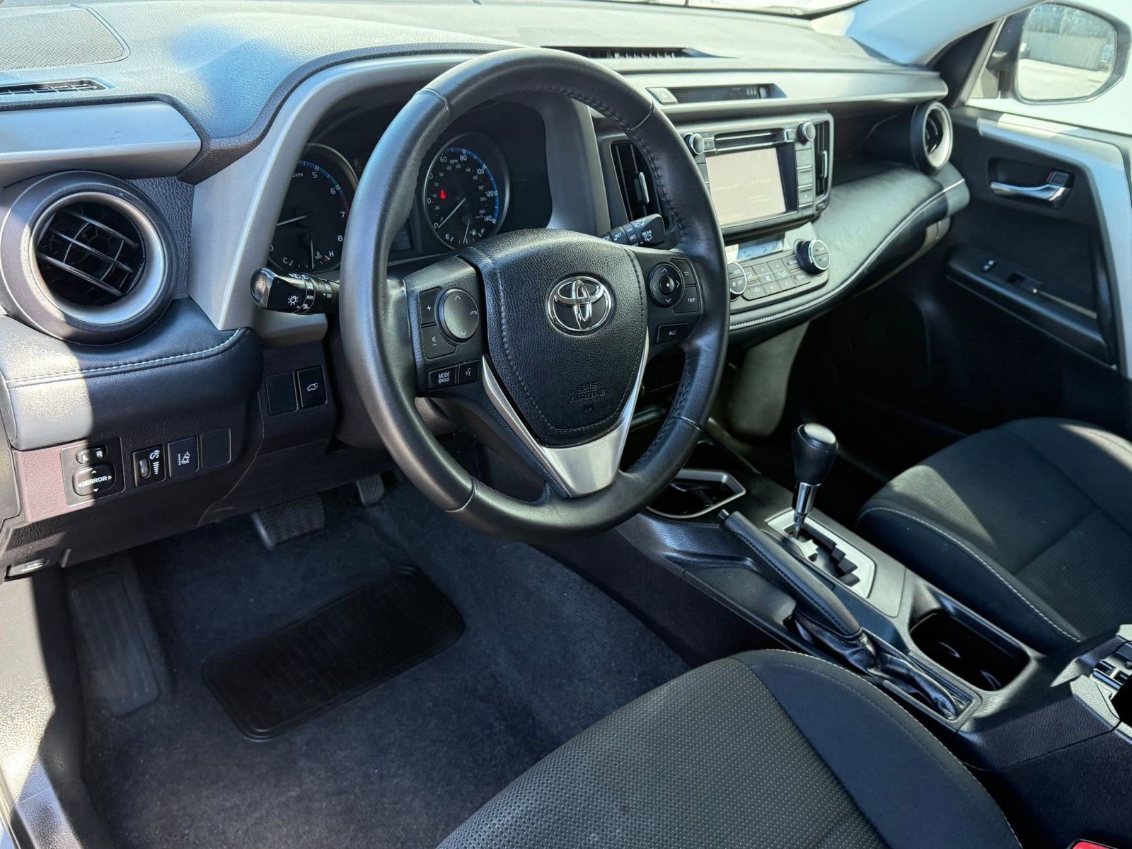 2018 Toyota RAV4 XLE photo 4