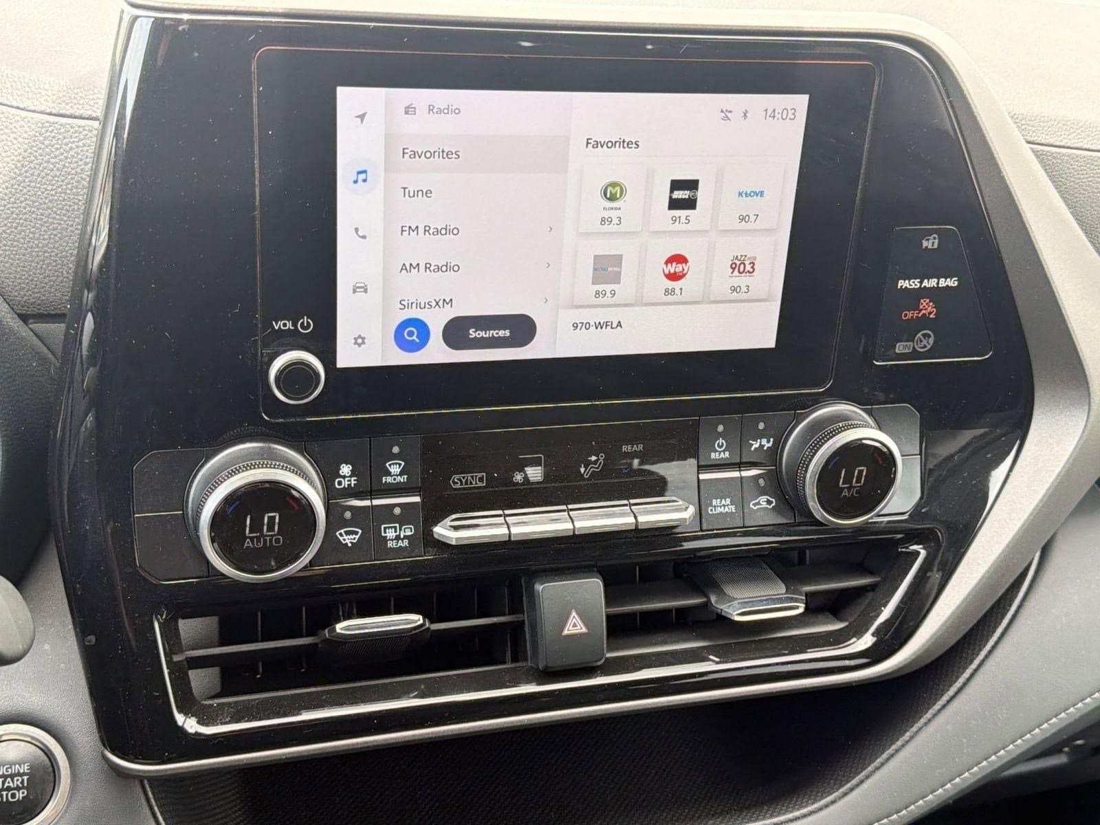 2025 Toyota Highlander LE - Photo 24