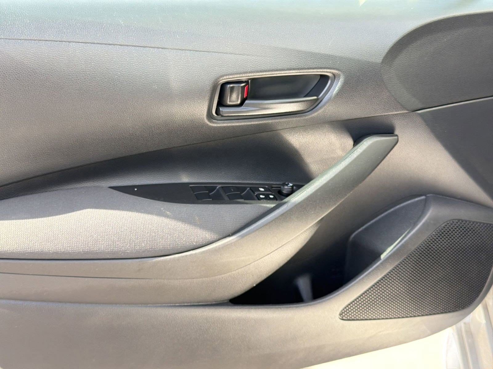 2025 Toyota Corolla LE - Photo 13