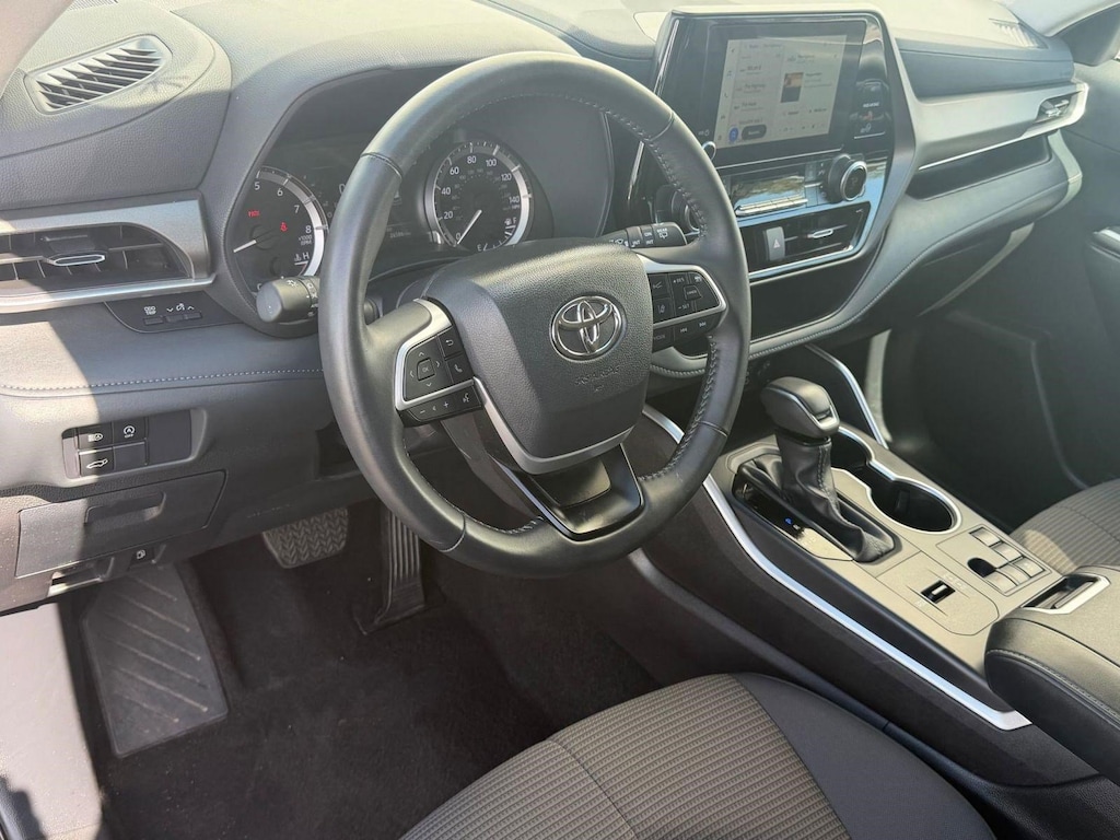 Used 2025 Toyota Highlander LE (LE FWD (Natl)) SUV